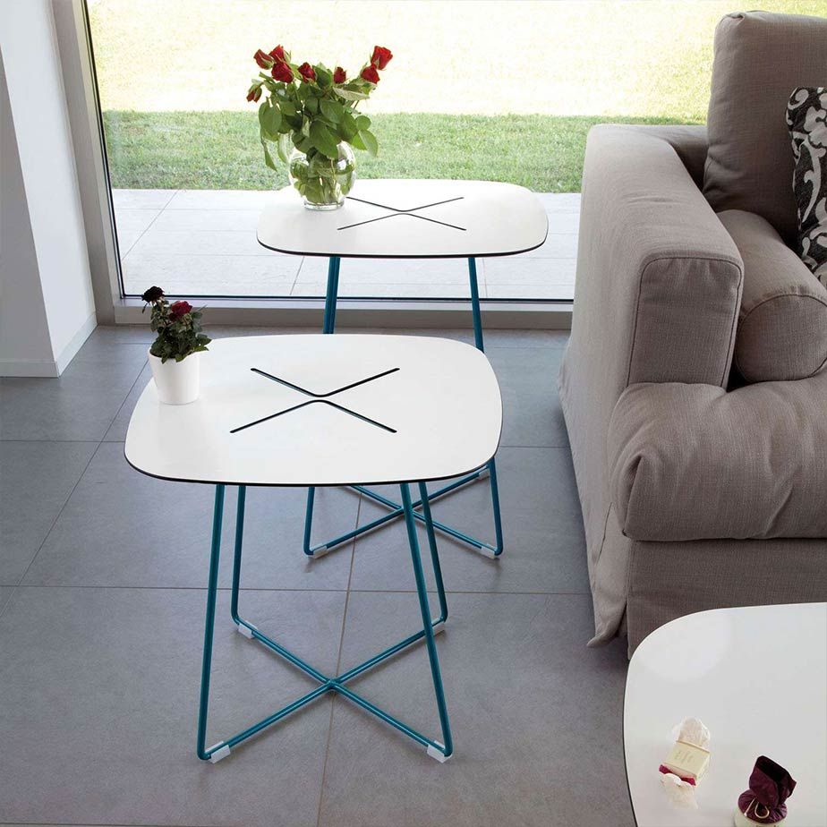 שולחן צד CROSS מתצוגה