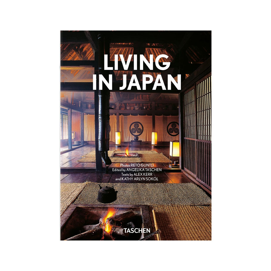 ספר LIVING IN JAPAN