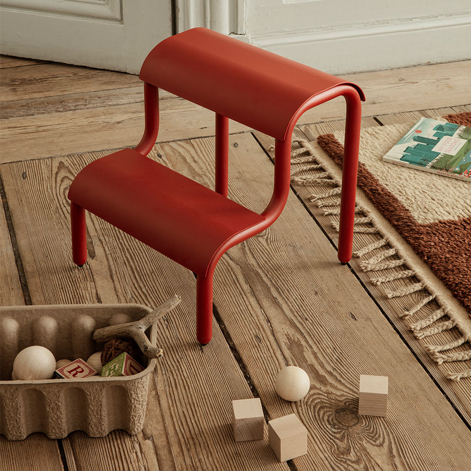 שרפרף UP STOOL