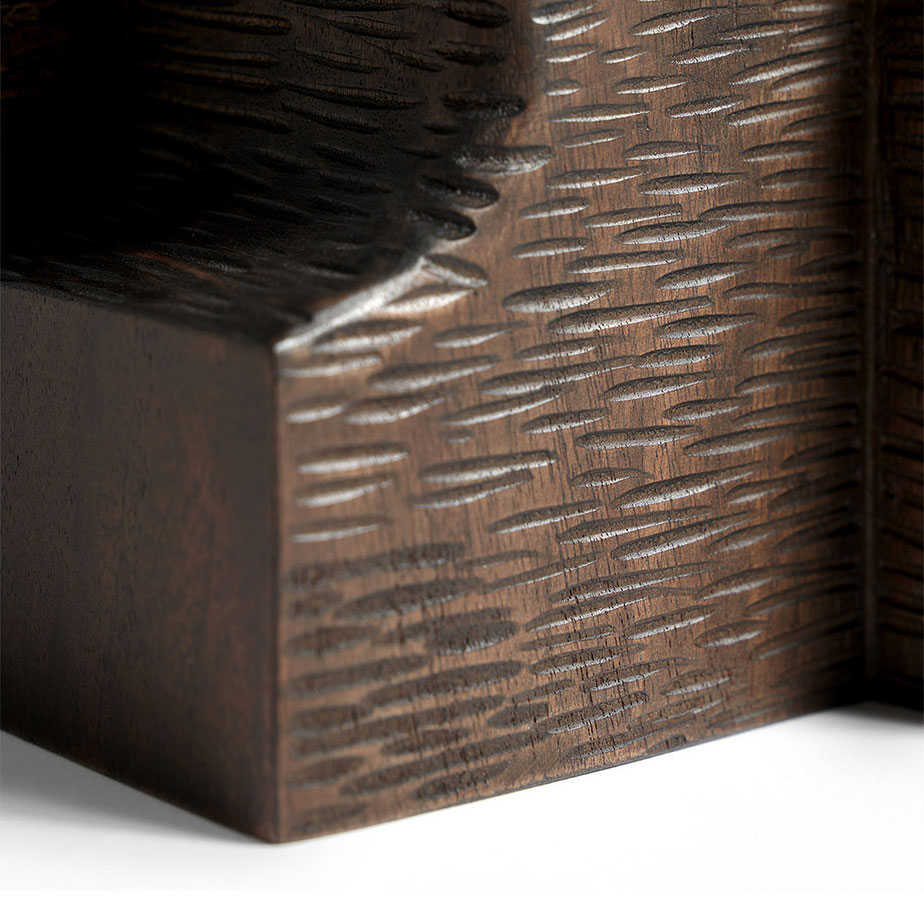 אלמנט עץ BLOOK SCULPTURE