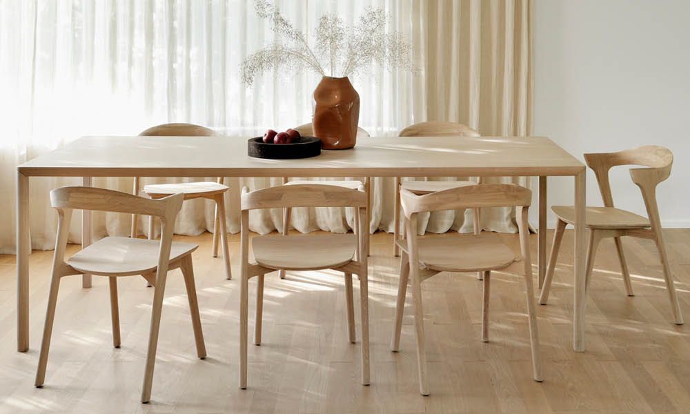 שולחן עץ בעיצוב מודרני נקי מסדרת הרהיטים AIR של מותג העיצוב הבלגי ETHNICRAFT