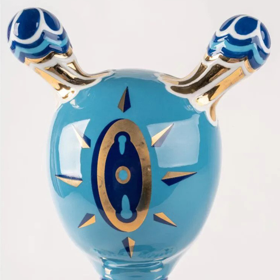 פסלון THE GUEST BY KZE JIANG BIG