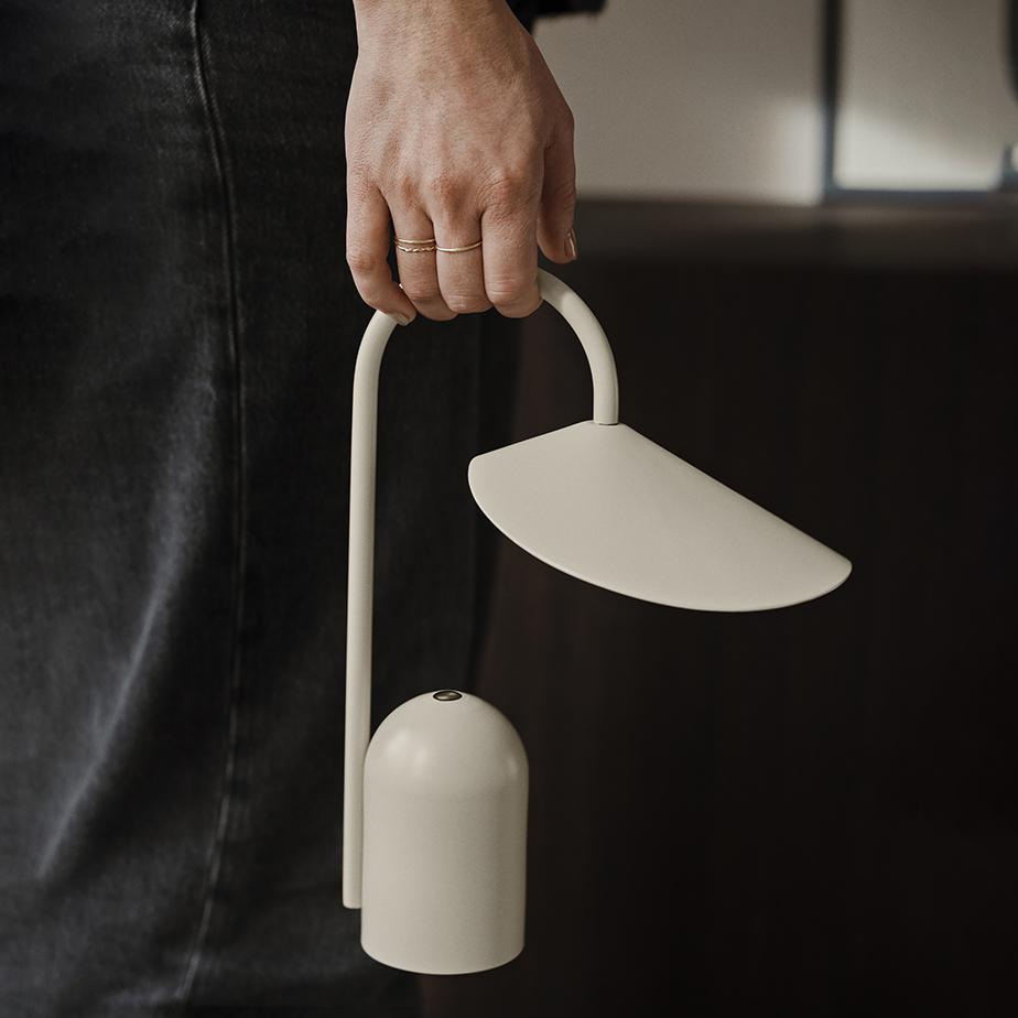 מנורה ARUM PORTABLE