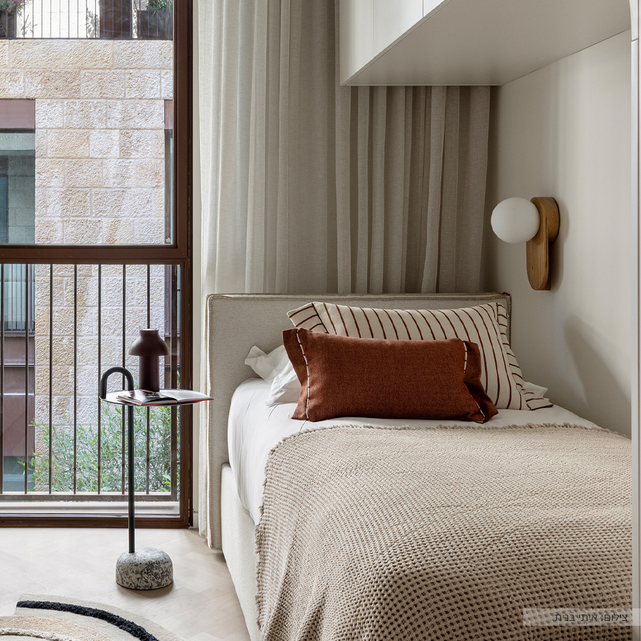 שולחן צד BOWLER