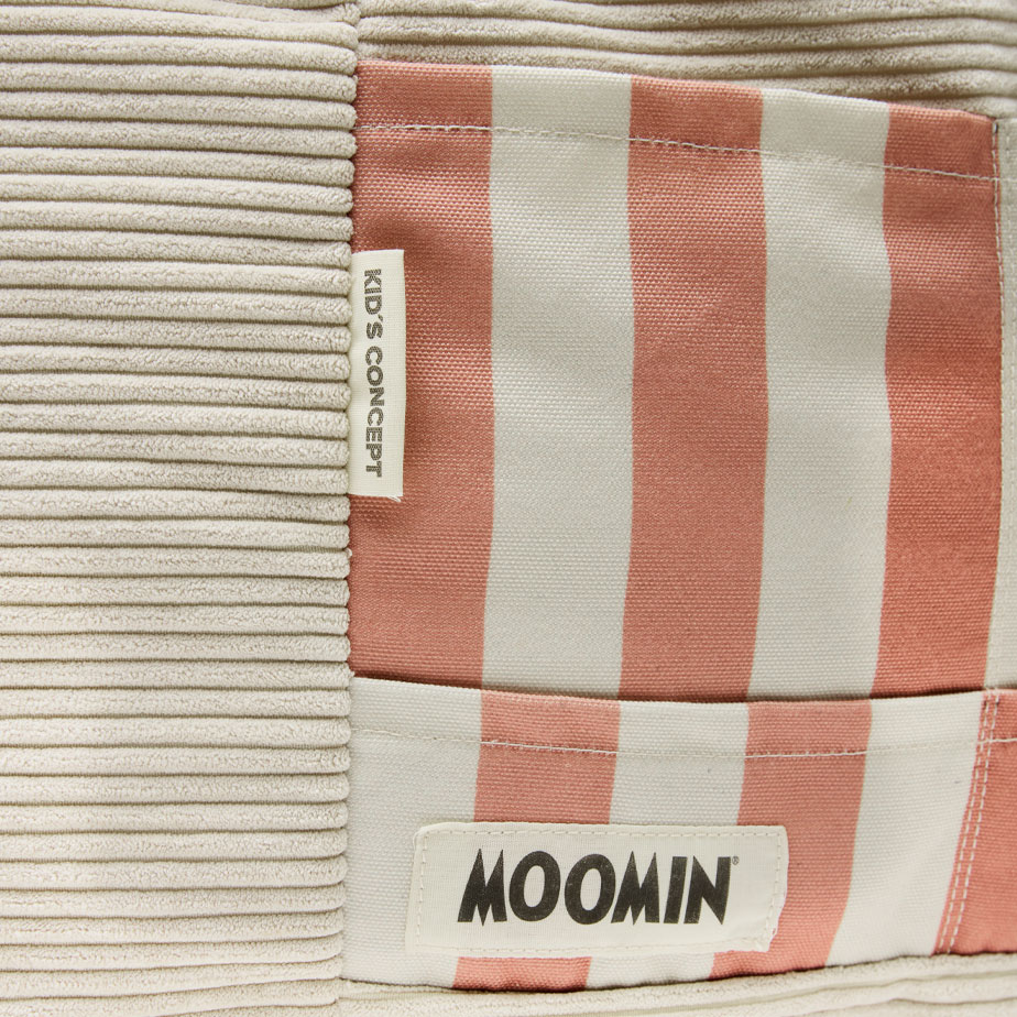 פוף משחק עם דמויות MOOMIN
