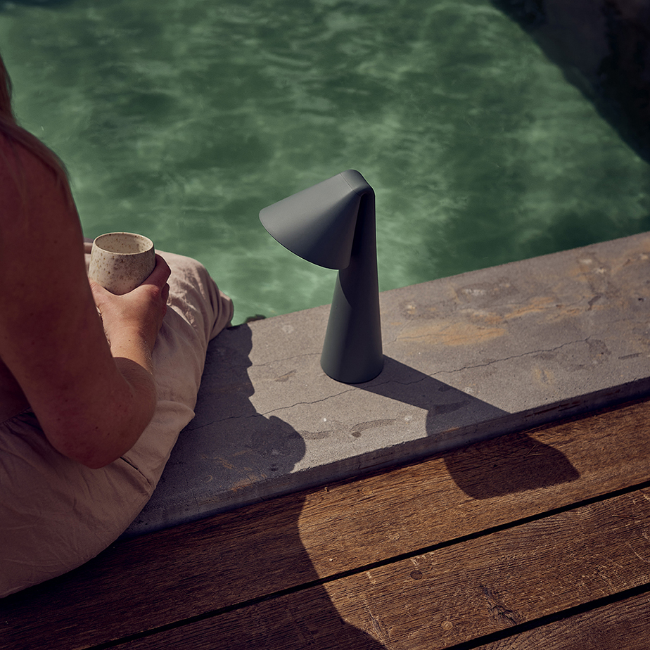 מנורה נטענת AMI