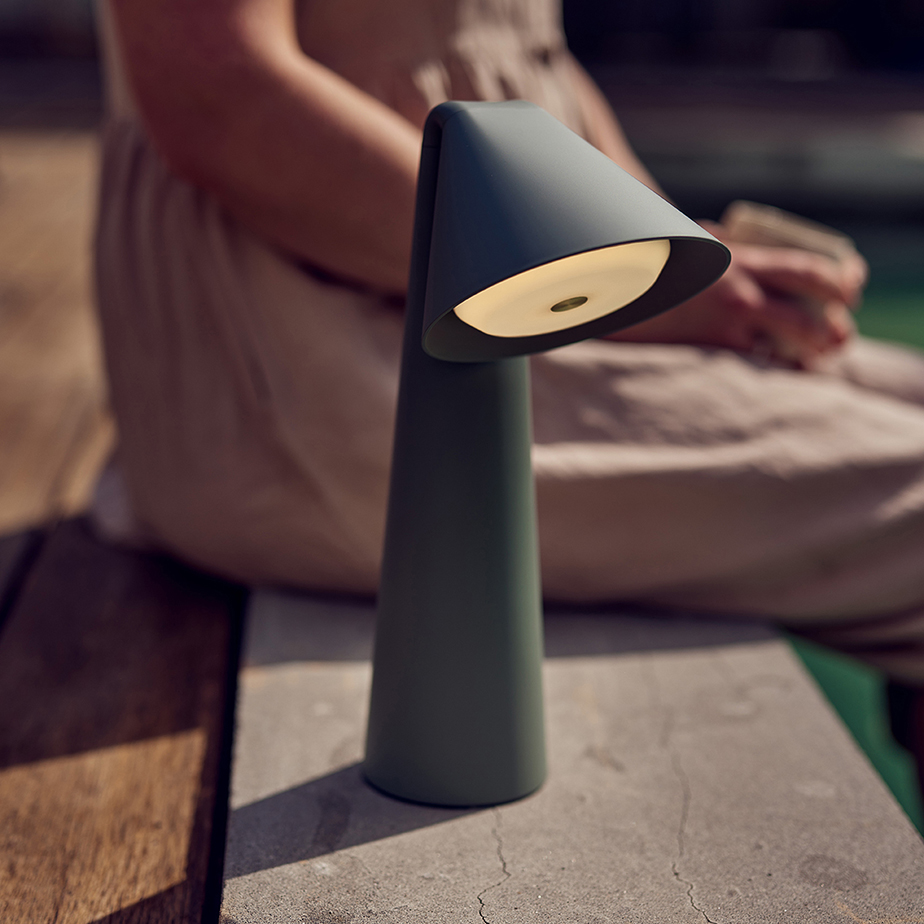 מנורה נטענת AMI