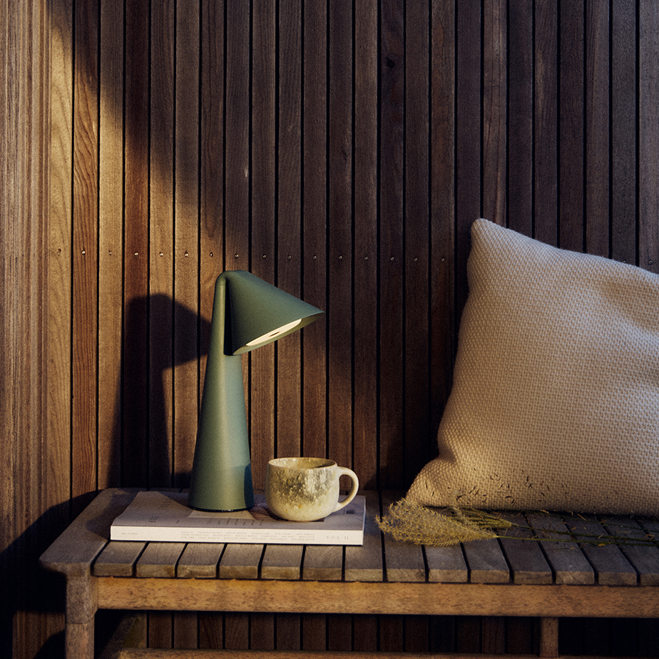 מנורה נטענת AMI