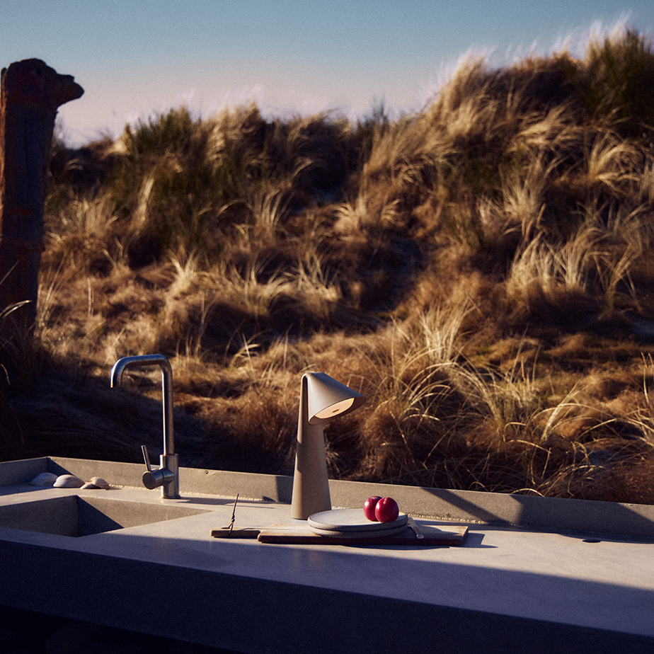 מנורה נטענת AMI