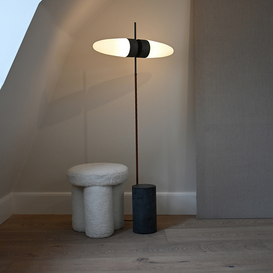 מנורת רצפה BULL