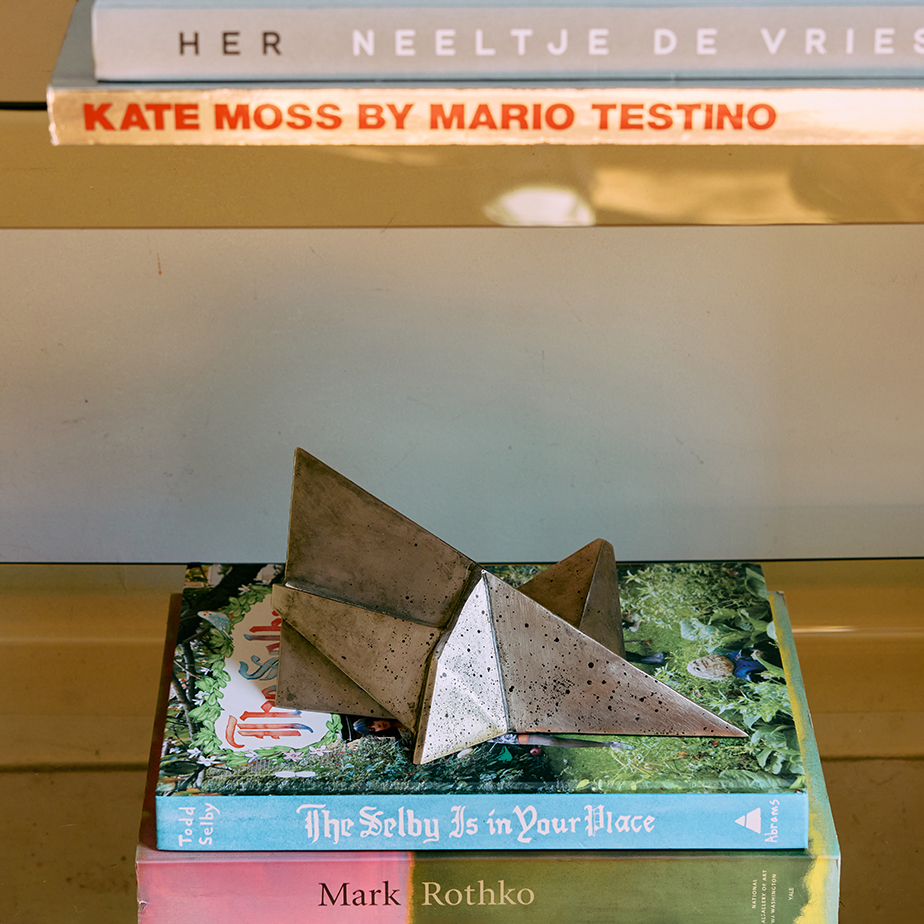 פסל מתכת FORGE