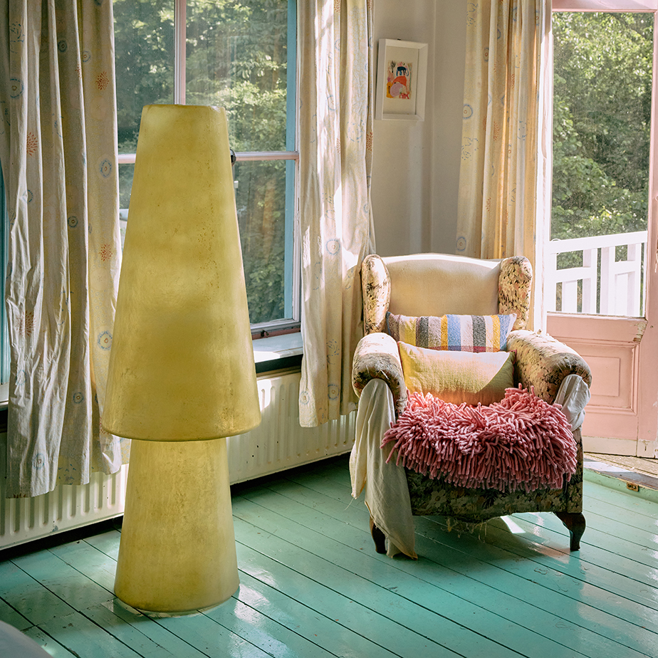 איור ממוסגר ABSTRACT