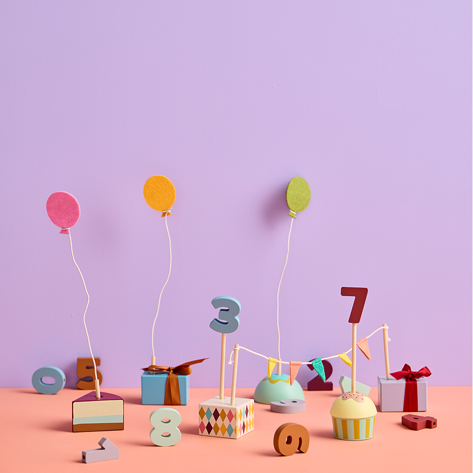 קישוטי שולחן BIRTHDAY